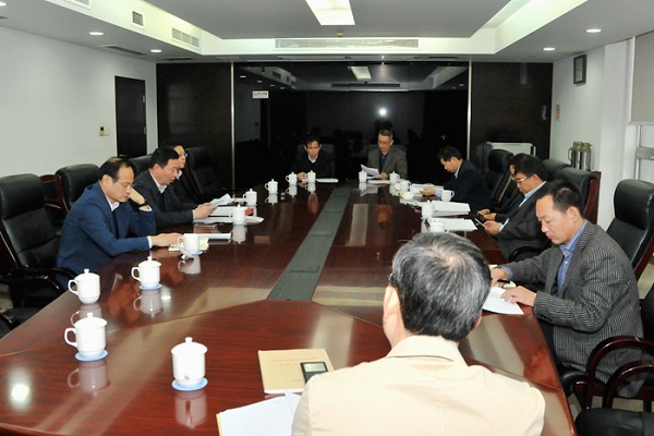 省住房城鄉(xiāng)建設廳黨組書記顧小平主持召開廳黨組會議，專題學習黨的十八屆六中全會精神